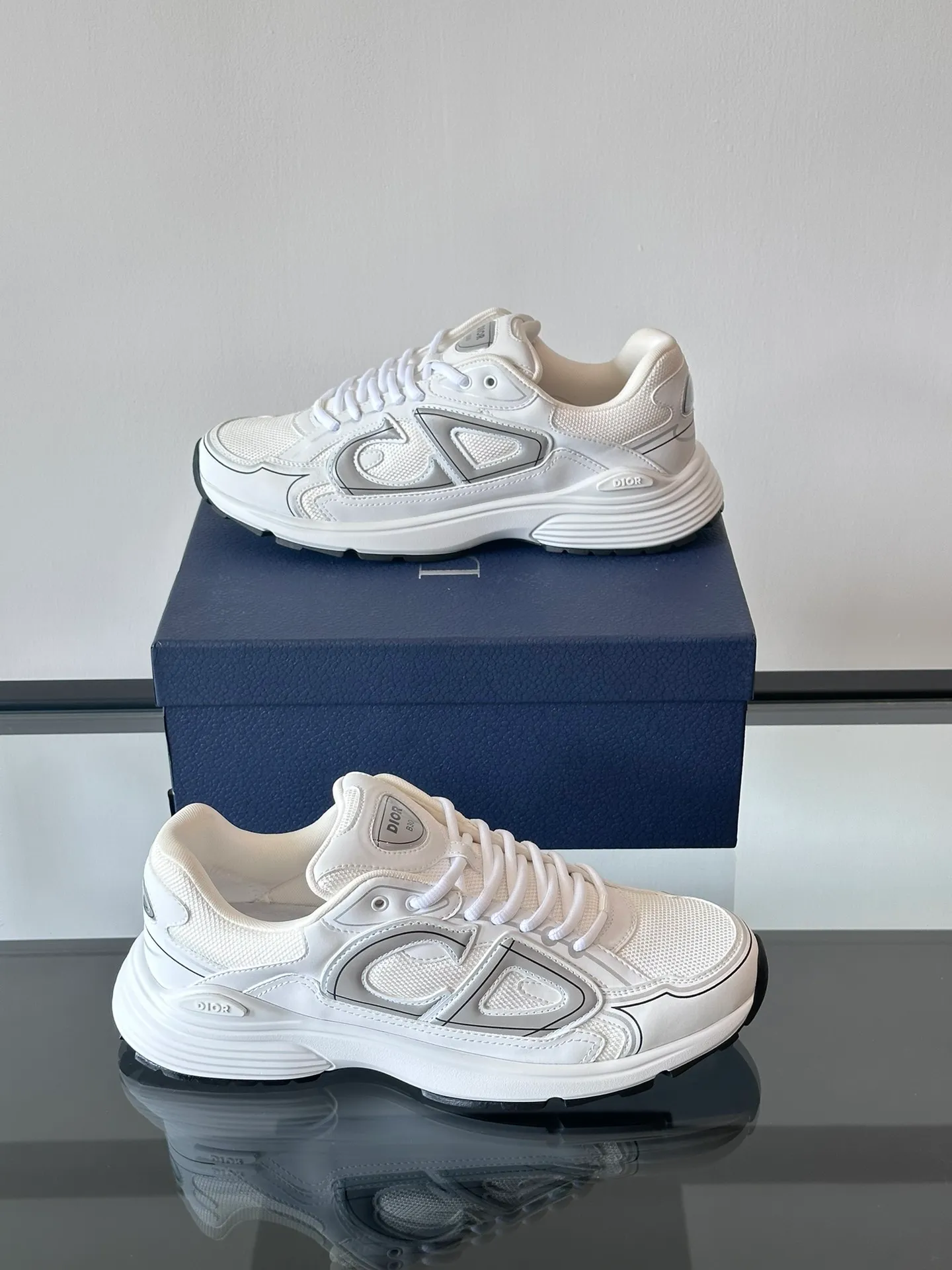 Men's Men's Shoes 💰p440 "Dio*" Dior B30 series sports shoes, multi-color mesh fabric and multi-color technical fabrics, this season's new B30 low-top sports shoes are one of the flagship styles of the series. Crafted from multicolor mesh and technical fabrics, it's finished with a reflective "CD30" graphic and silver-toned "DIOR B30" and "CD30" logos on the heel and tongue. An extra-light, sculpted rubber sole with signature accents adds style, while internal stretch details create ideal comfort. It can be matched with various casual styles to show a fashionable and modern sports style. Size: 38-44 (45-46 customized)